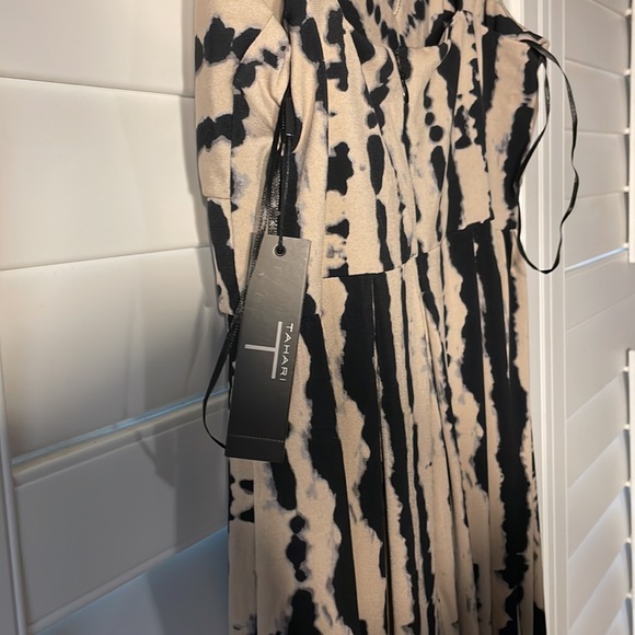 Tahari Maxi Dress - Picture 4 of 4